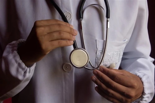 طحن طرف الإبرة وتشطيب السطح لتجميعات Hypotube الطبية